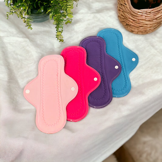 Paquete 4 toallas flujo regular 26cms basico siempre seco