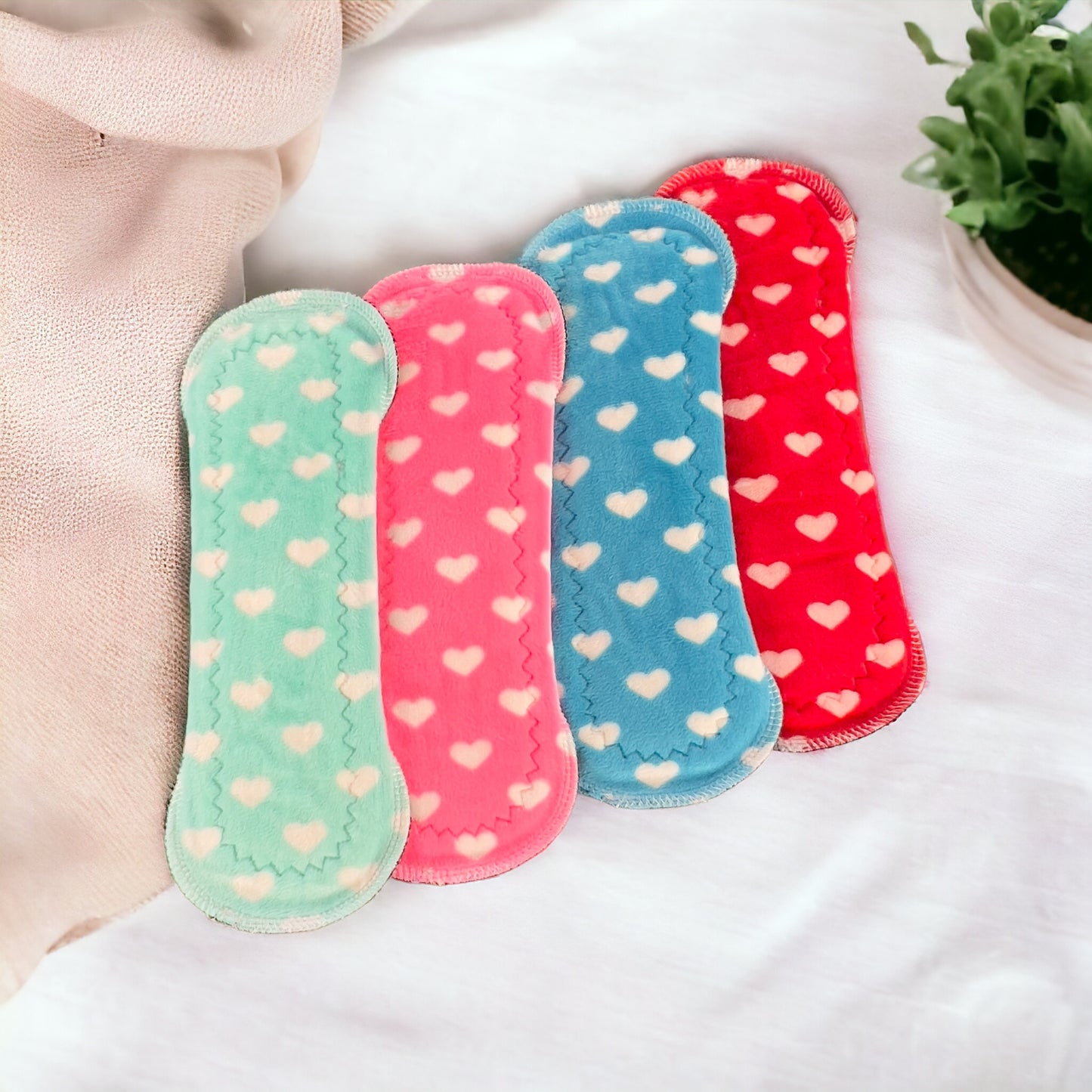 Paquete 4 toallas flujo regular 26cms love minky