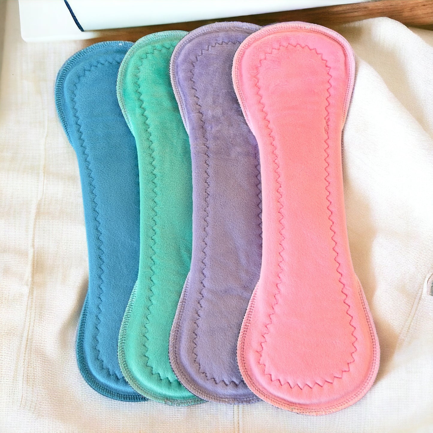 Paquete 4 toallas nocturna 36cms algodón de azúcar minky